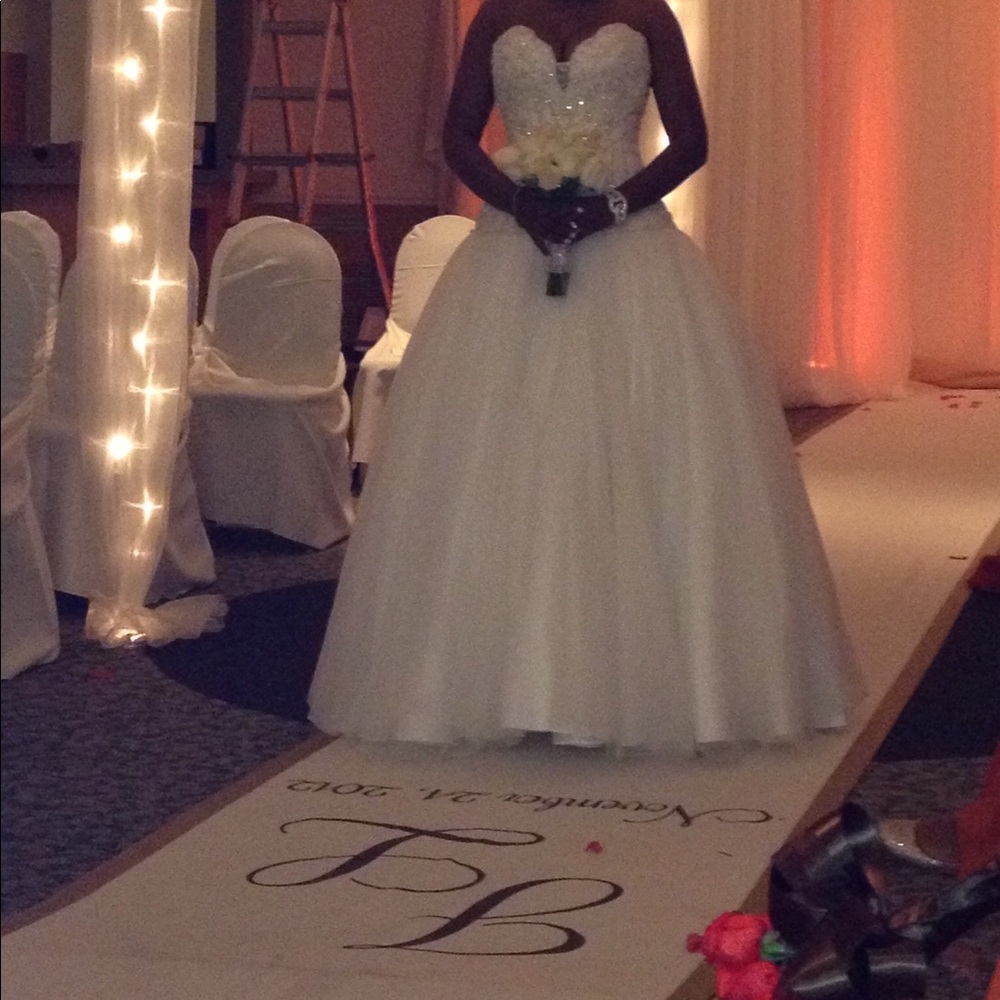 Stunning Wedding Dress - Off White